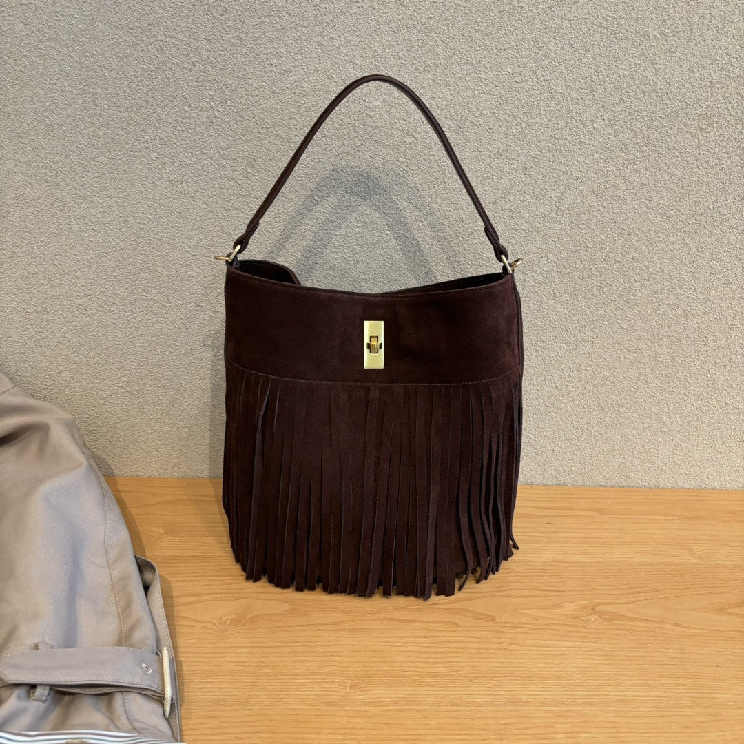 秋冬季复古麂皮绒面包包女2024新款百搭斜挎包流苏磨砂单肩水桶包