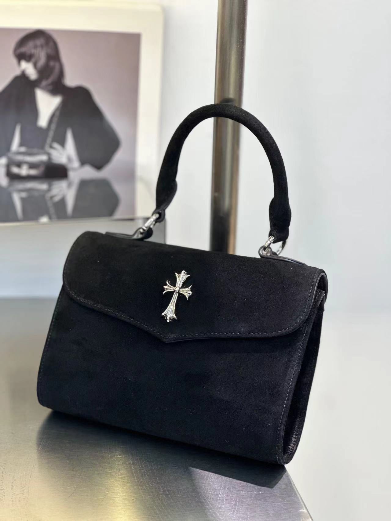 2024夏季新款小众十字架麂皮小方包牛皮手提斜挎包女时尚保龄球包