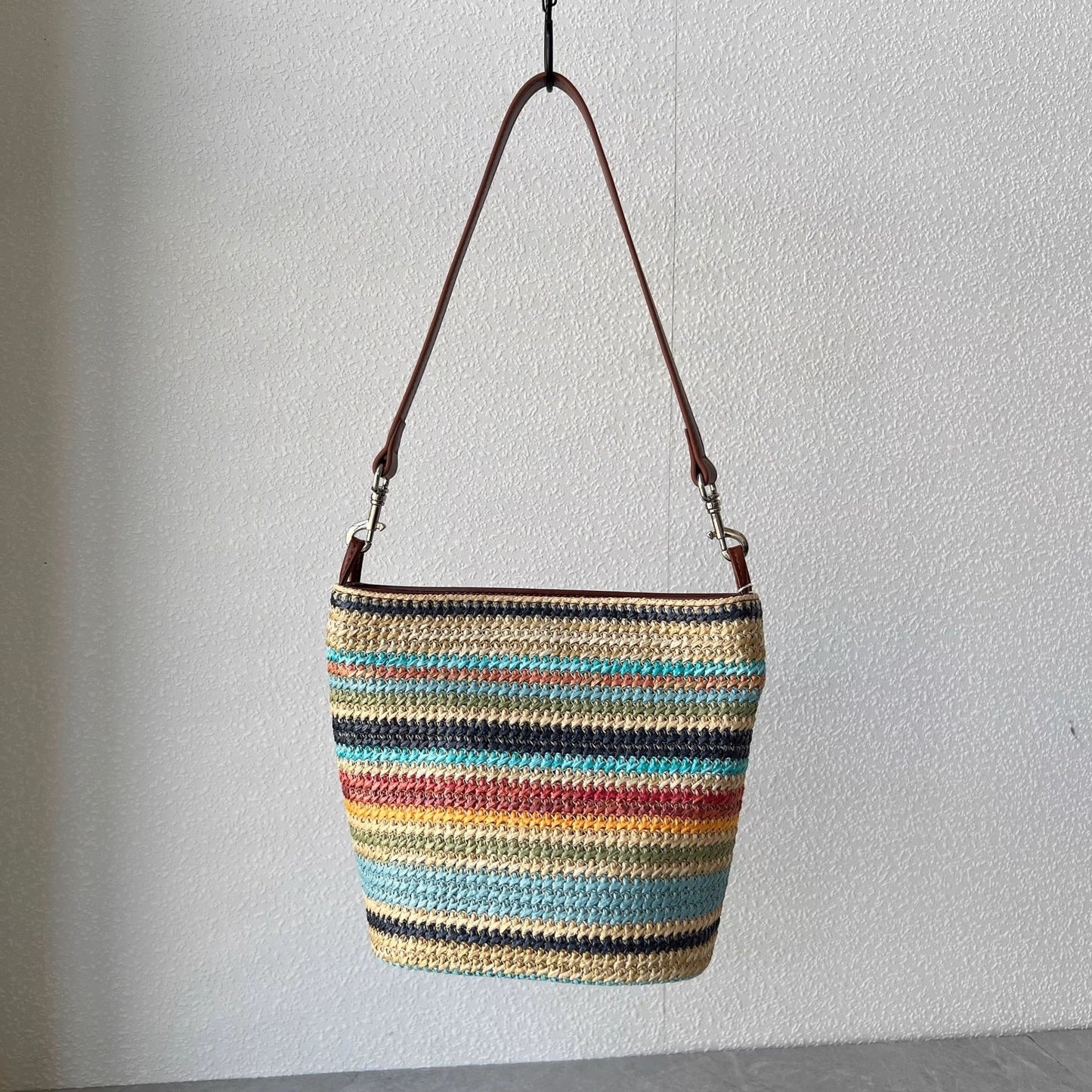 好品质~牛皮配拉菲草编织水桶包时尚百搭彩虹单肩包轻便斜跨女包