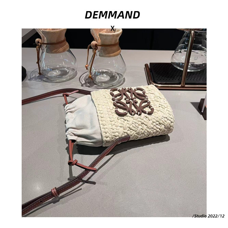 小众设计度假风草编包2023新款圆筒海边旅行斜挎编织包百搭水桶包