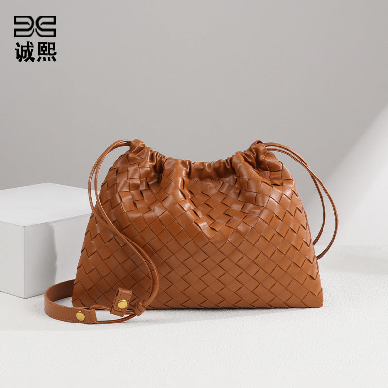 外贸新款福袋单肩女包手工编织包包束口皱褶云朵包时尚复古斜挎包