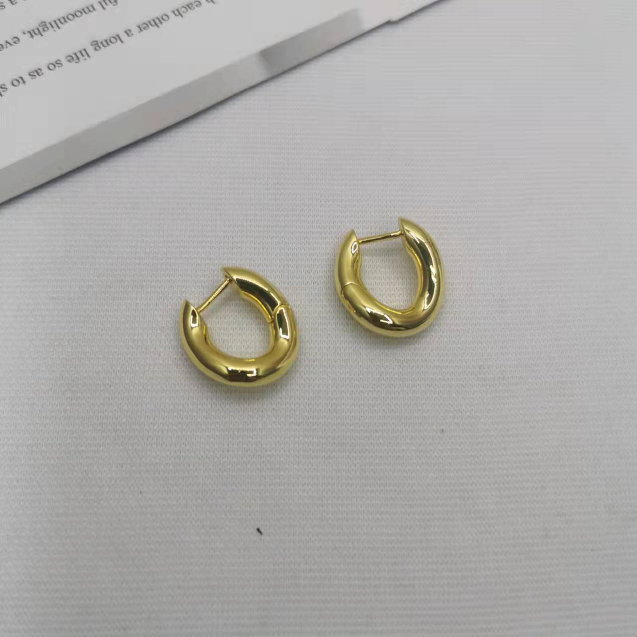 巴黎家21新款几何U形耳环女高级感极简风气质光面环形不规则耳钉