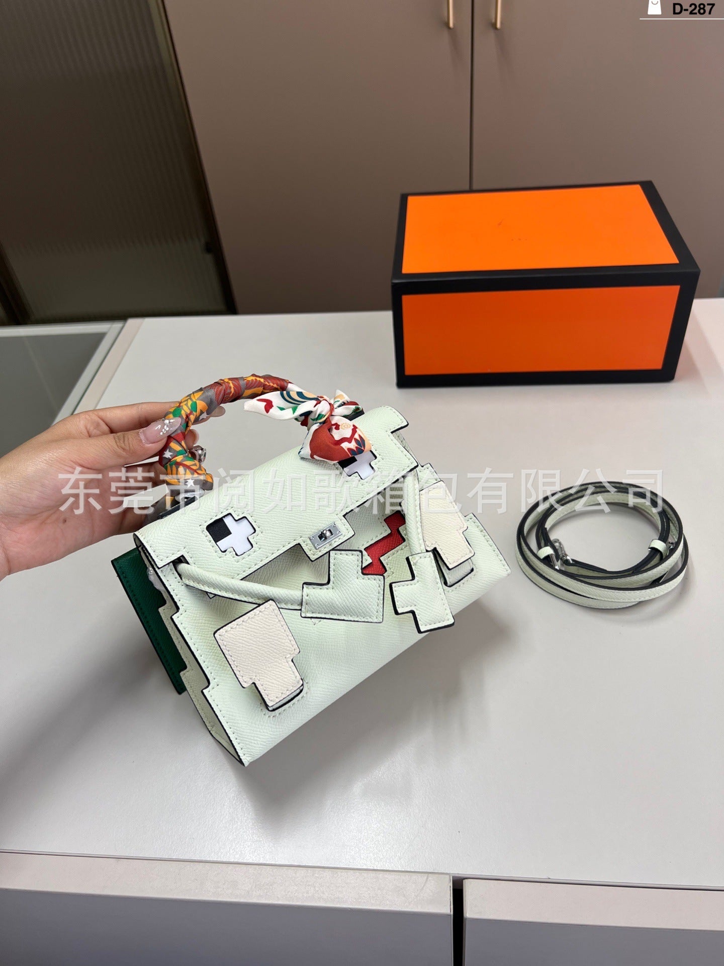 机器人凯莉包卡通笑脸包马赛克娃娃手提小方包单肩斜挎包一件代发