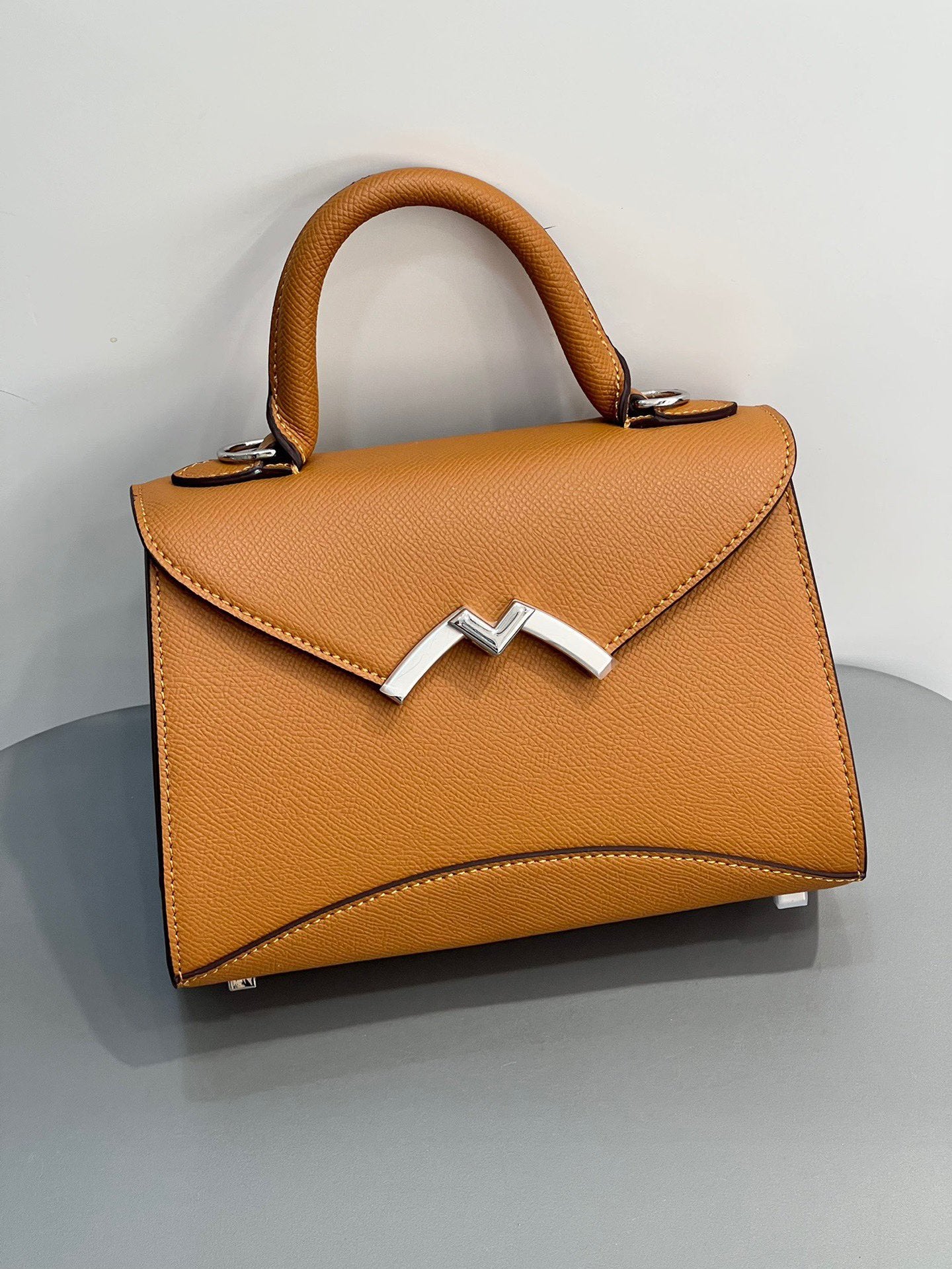 高级感小众设计莫奈包包女2025新款M扣凯莉包单肩斜挎通勤手提包