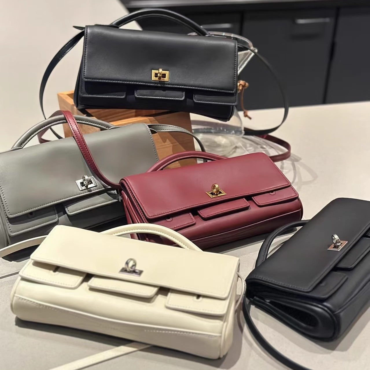 B家手提包晚宴真皮女包时尚单肩法棍包高级简约纯色轻奢百搭包包