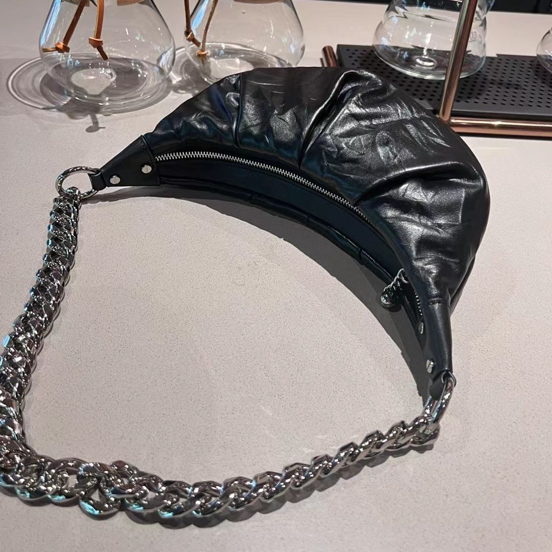 2023新款潮时尚褶皱马鞍包休闲链条单肩新月包百搭网红软皮斜挎包