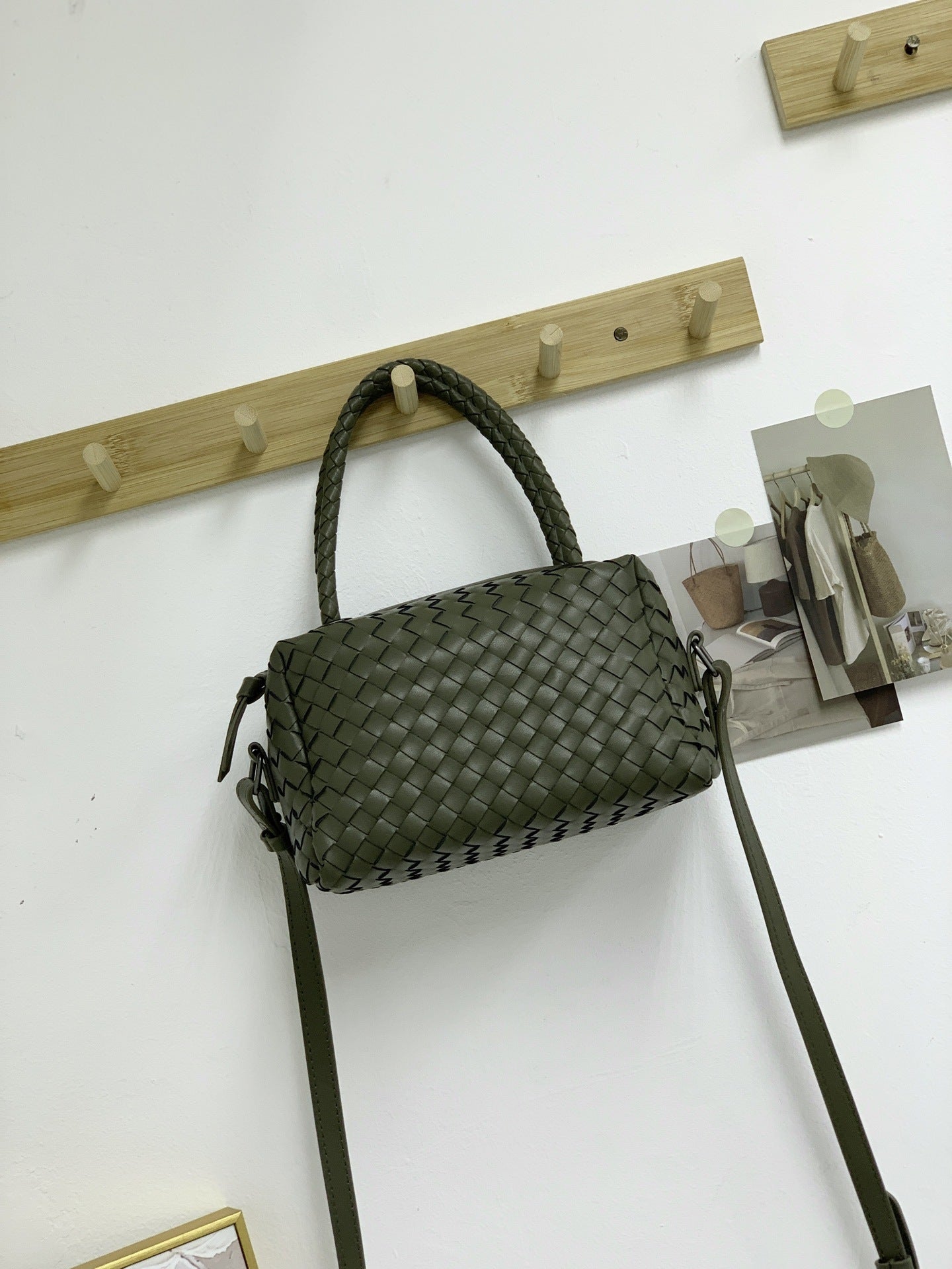 2024新款编织包包女小众高级酒红色手拎单肩斜挎小方包相机枕头包