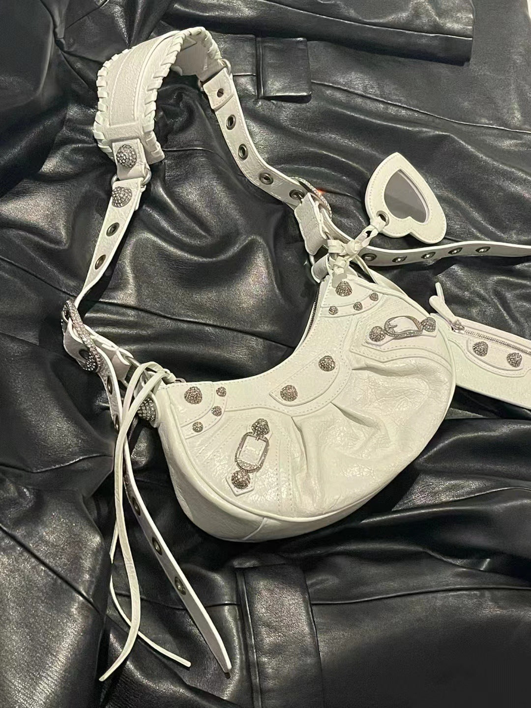 真皮包包女2023新款单肩轻奢月牙包法式腋下包甜酷辣妹机车包个性