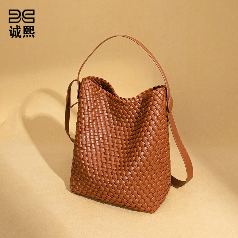 外贸复古大容量水桶包真皮单肩腋下时尚编织女包高级感手提子母包