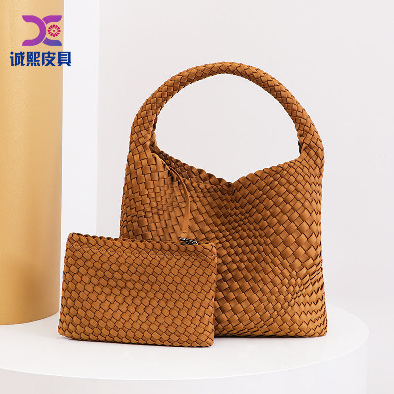 2025年流行手工编织包手提托特单肩腋下女包时尚复古潮流休闲质感