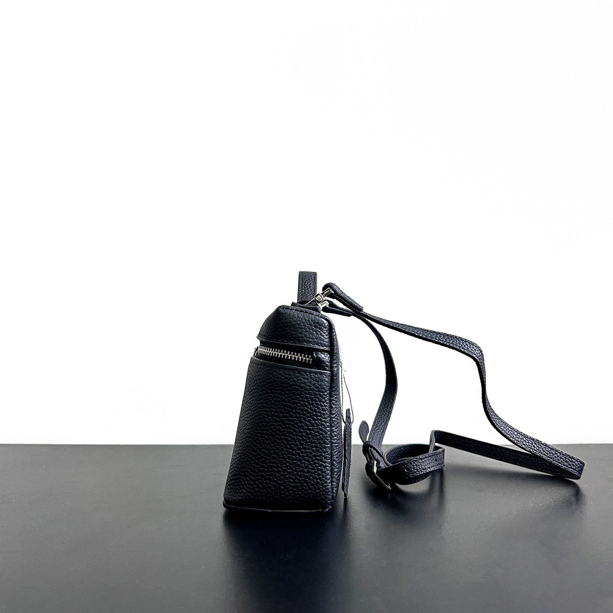 手拎单肩腋下包包女春夏2023新款小众设计高级感百搭通勤小斜挎包