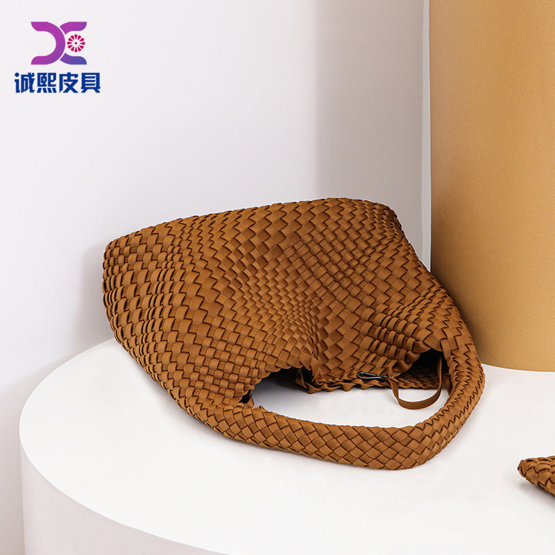 2025年流行手工编织包手提托特单肩腋下女包时尚复古潮流休闲质感