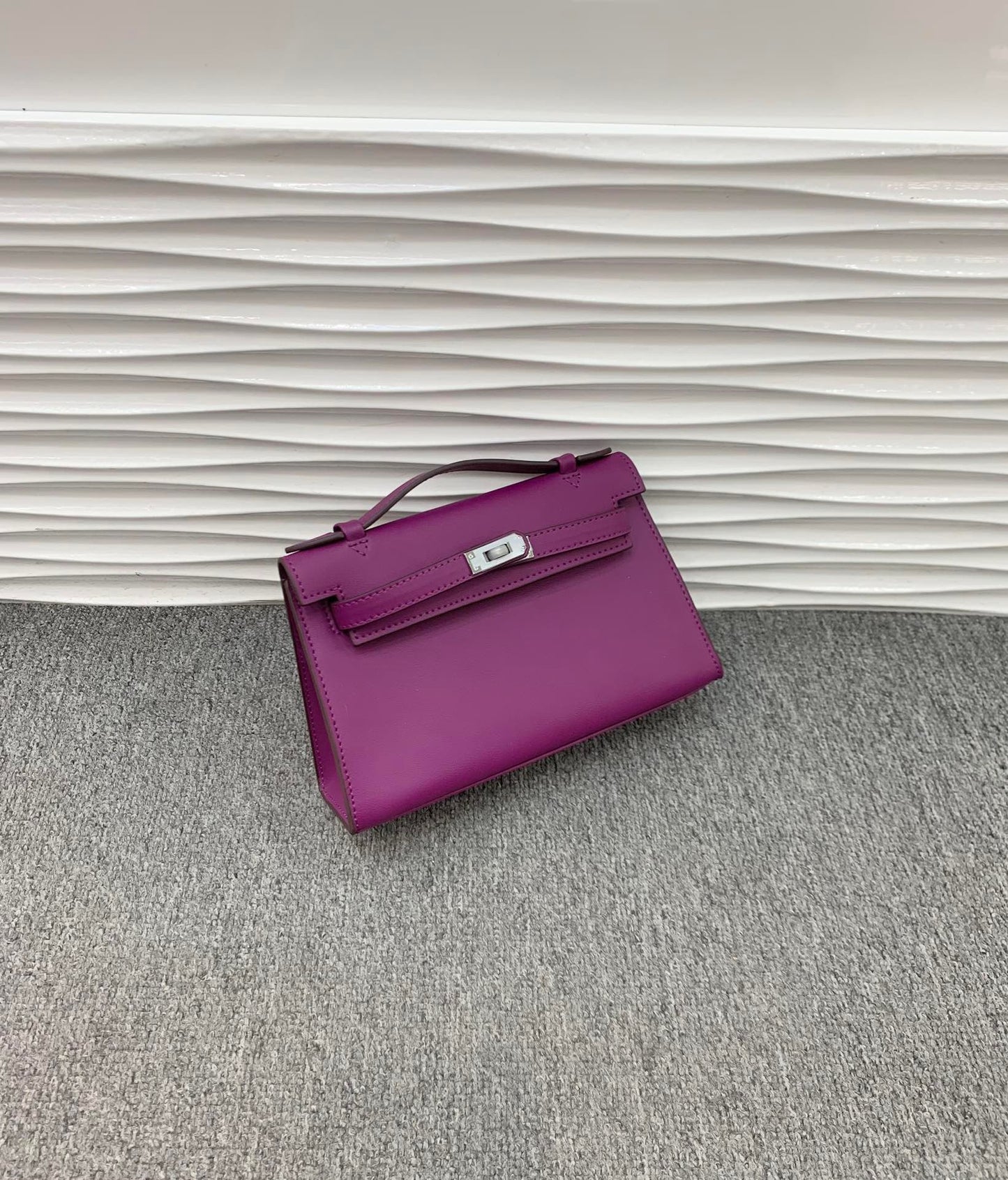 腋下凯莉包手掌纹真皮女包2024新款欧美时尚高级感单肩斜挎法棍包