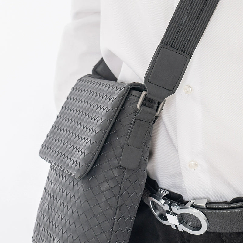 X&BV男士单肩包真皮休闲商务竖款翻盖编织小背包男包斜跨包潮牌包