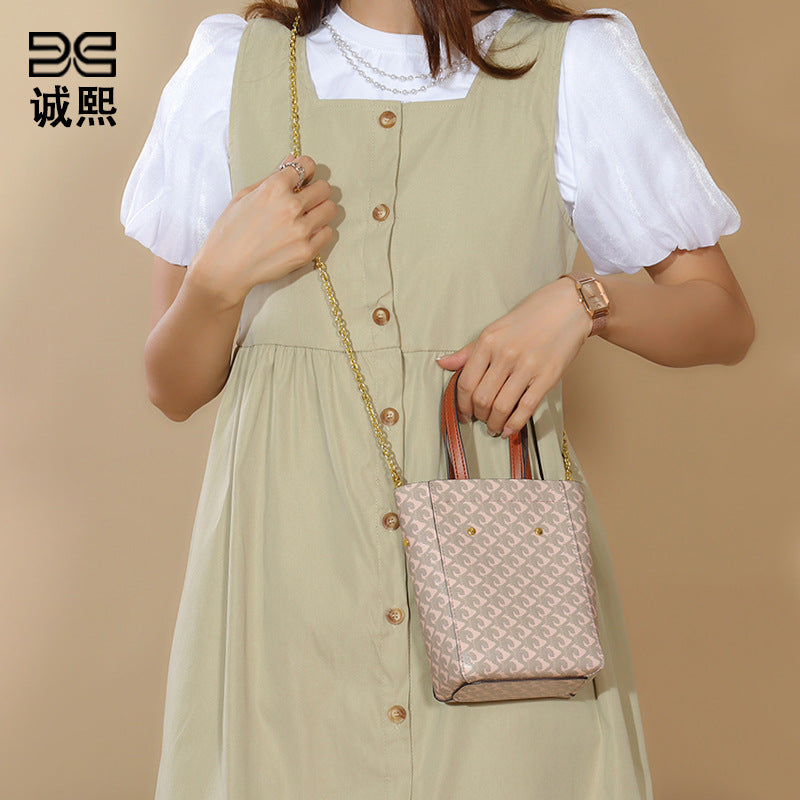 时尚简约轻奢女士手提单肩斜挎包质感潮休闲狗牙女款大容量托特包