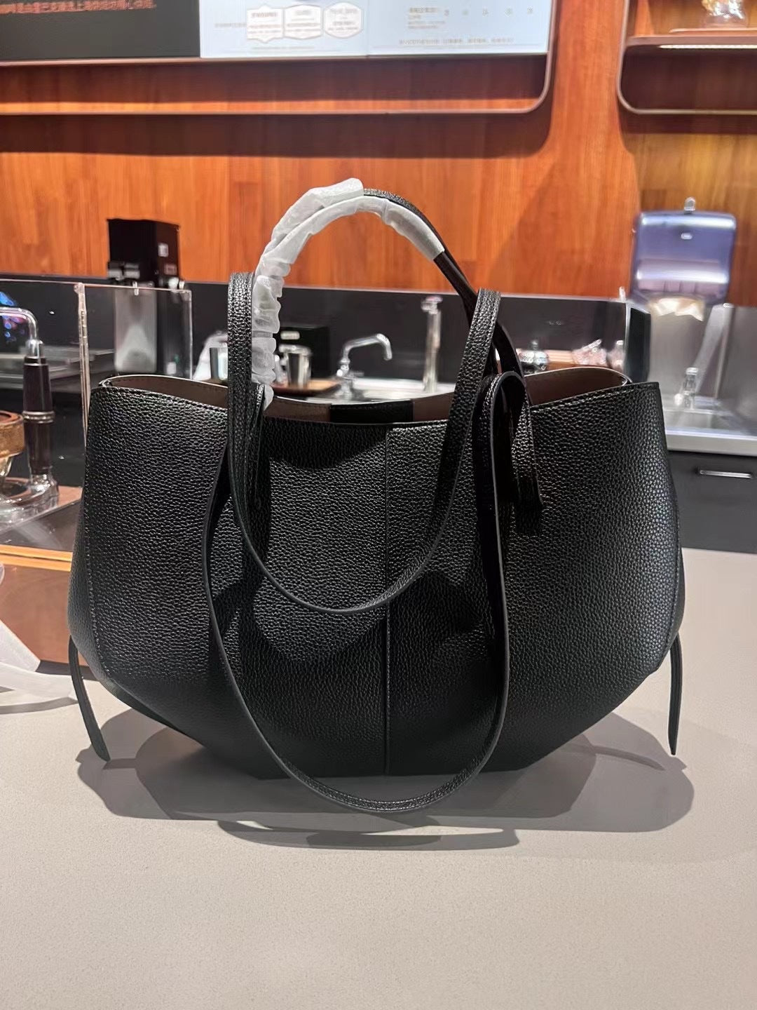 水桶包包女式2024新款斜挎包韩版时尚百搭简单软皮出门上班小拎包