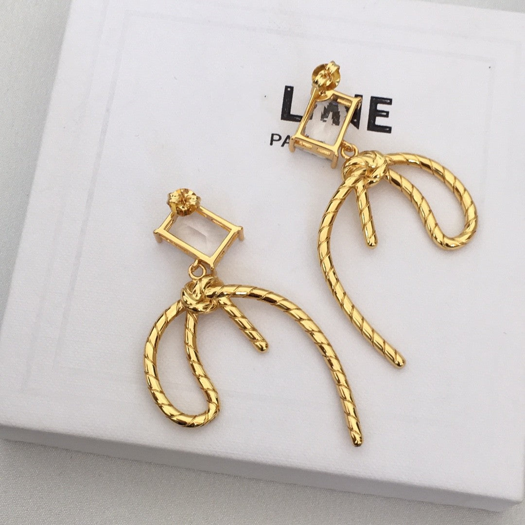 赛家22新款几何形蝴蝶丝带耳钉女高级感气质铜镀金镶钻耳环