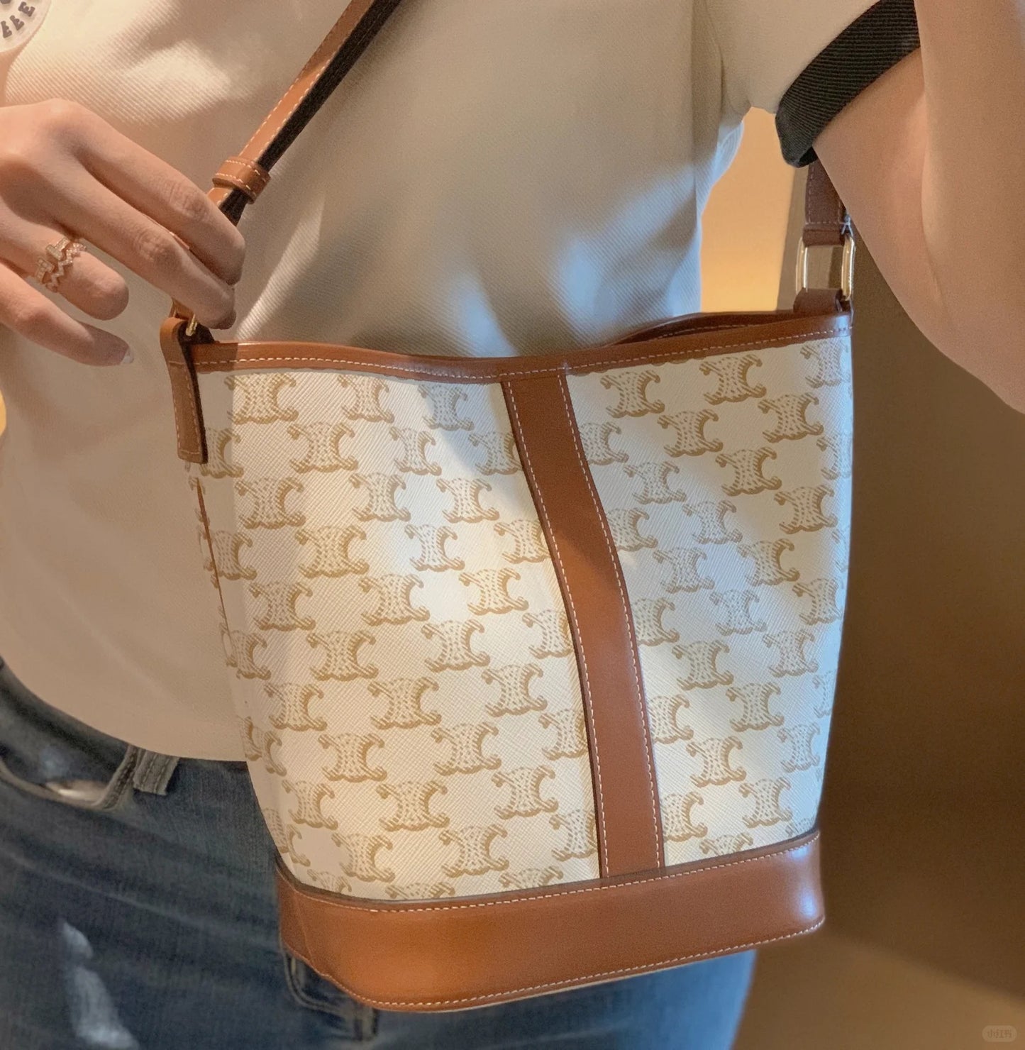 凯旋门水桶包2023新款秋冬老花大容量水桶包斜挎包真皮复古通勤包