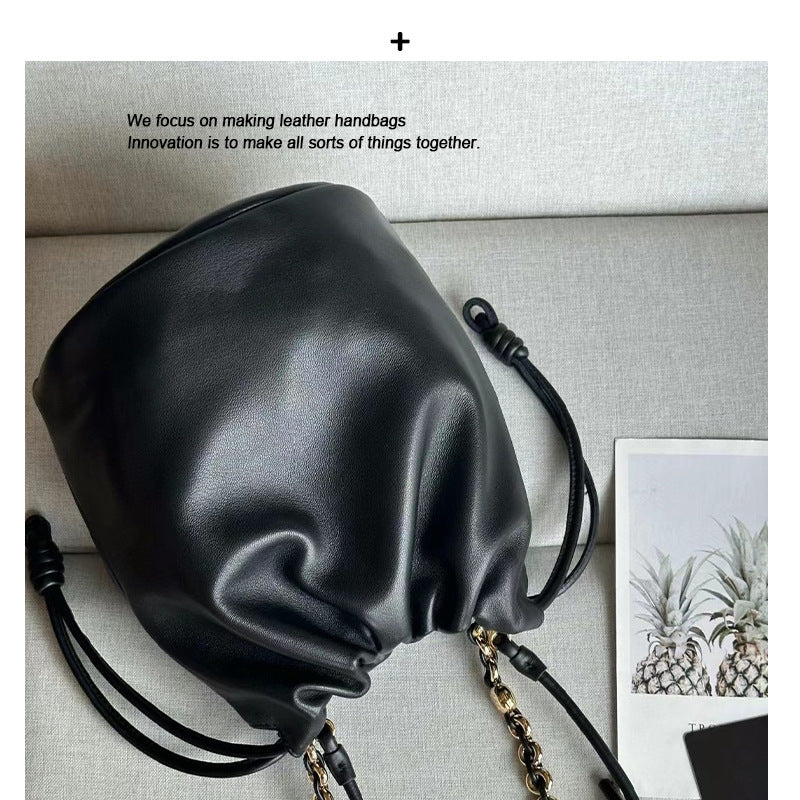 2024新中式斜挎女包牛皮福袋包水桶包抽绳云朵包单肩斜挎腋下女包