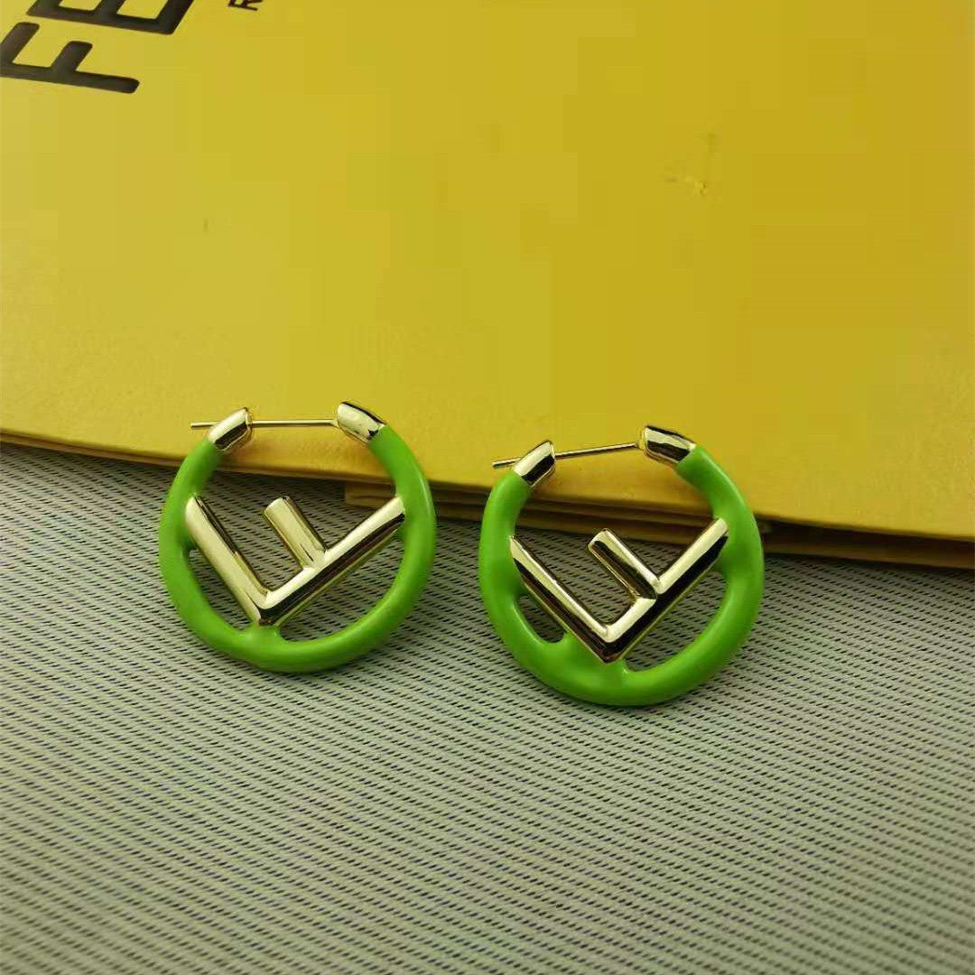 芬家F耳环女珐琅彩色欧美简约小众CHIC高级感ins百搭耳坠字母耳圈