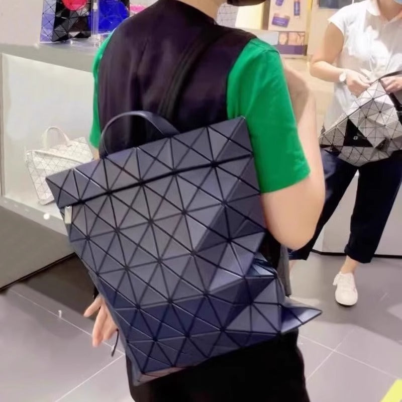 日韩新款男女通用几何菱格双肩包学生书包大容量电脑包旅行背包潮