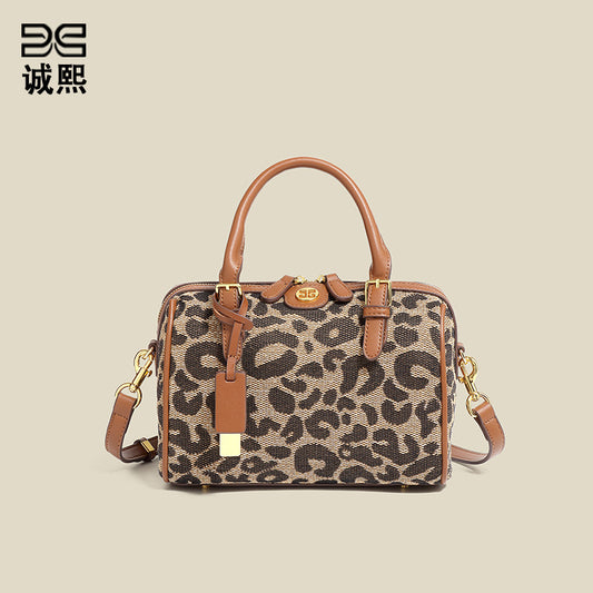 复古通勤女包大容量波士顿包2023秋冬新款网红直播货源豹纹枕头包