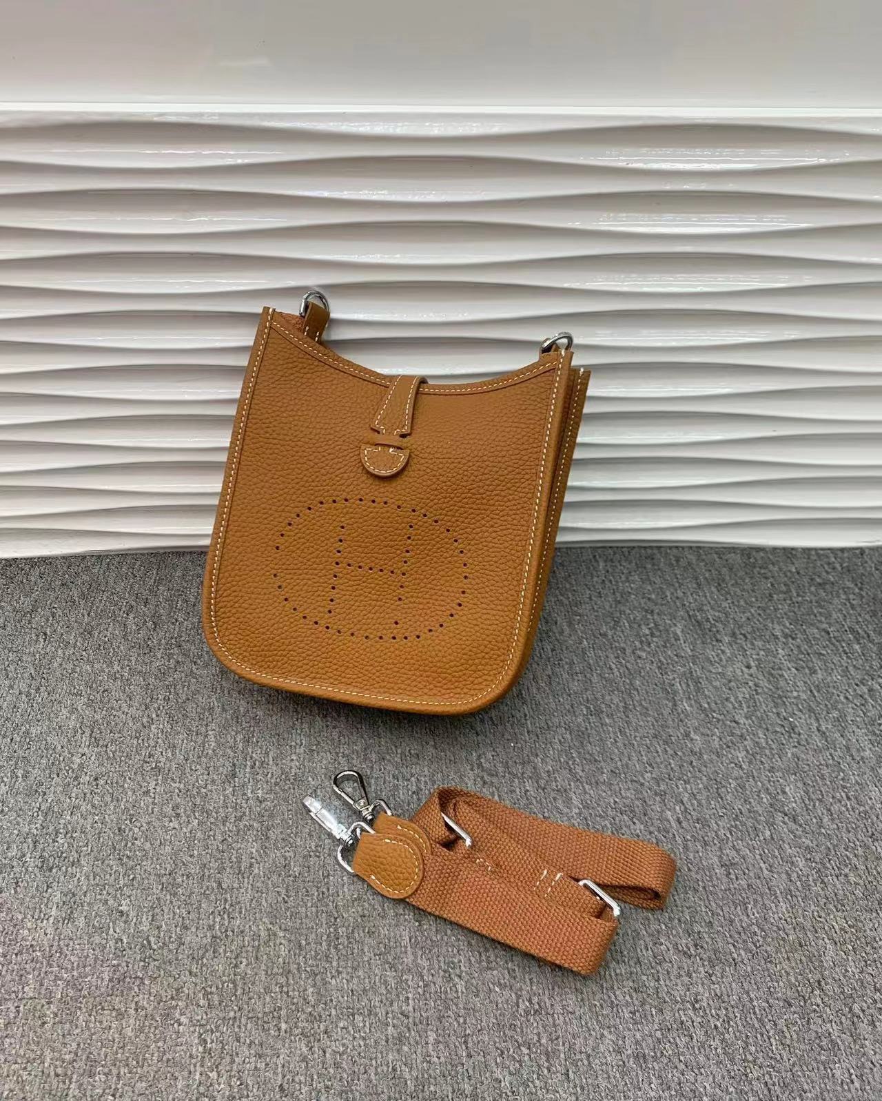 洋气小包包女2024新款字母镂空信封包潮韩版简约时尚单肩斜挎包包