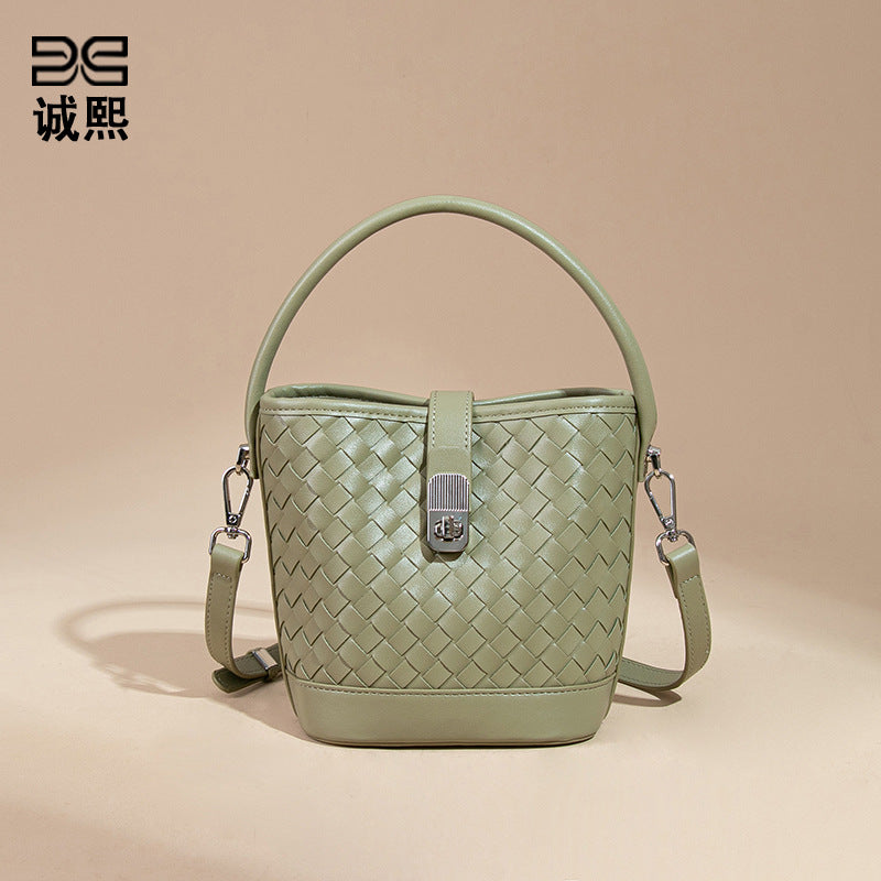 韩版简约潮流纯色手拎水桶包休闲百搭单肩斜跨包时尚ins编织女包