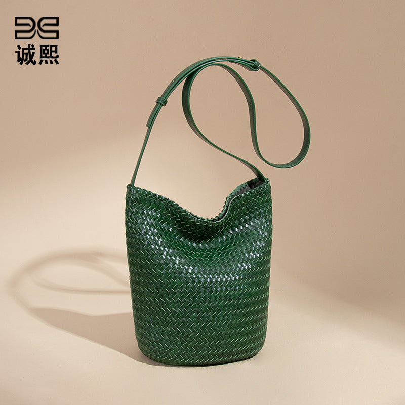 欧美新款手工编织单肩水桶包时尚度假风大容量托特包休闲斜跨女包
