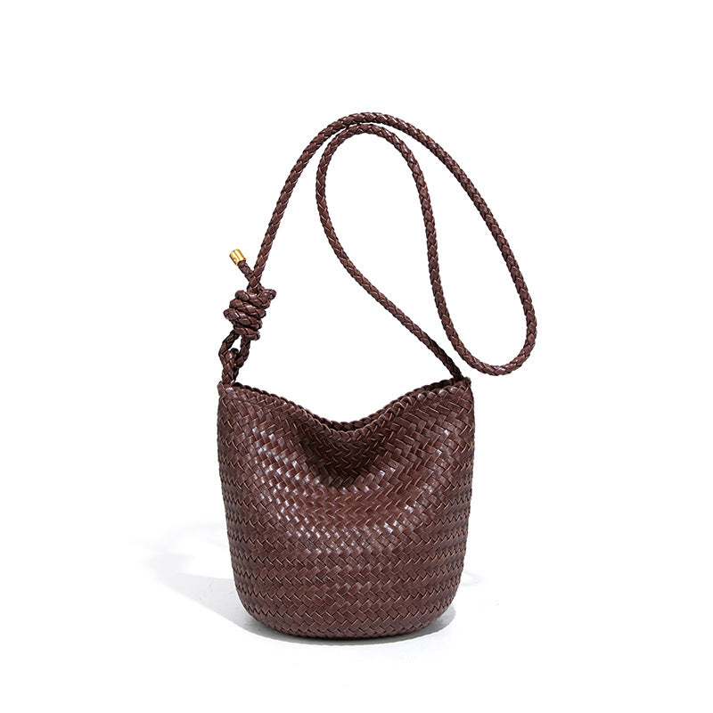 2025新款复古潮流单肩腋下包大容量斜跨水桶包质感手工编织包包女