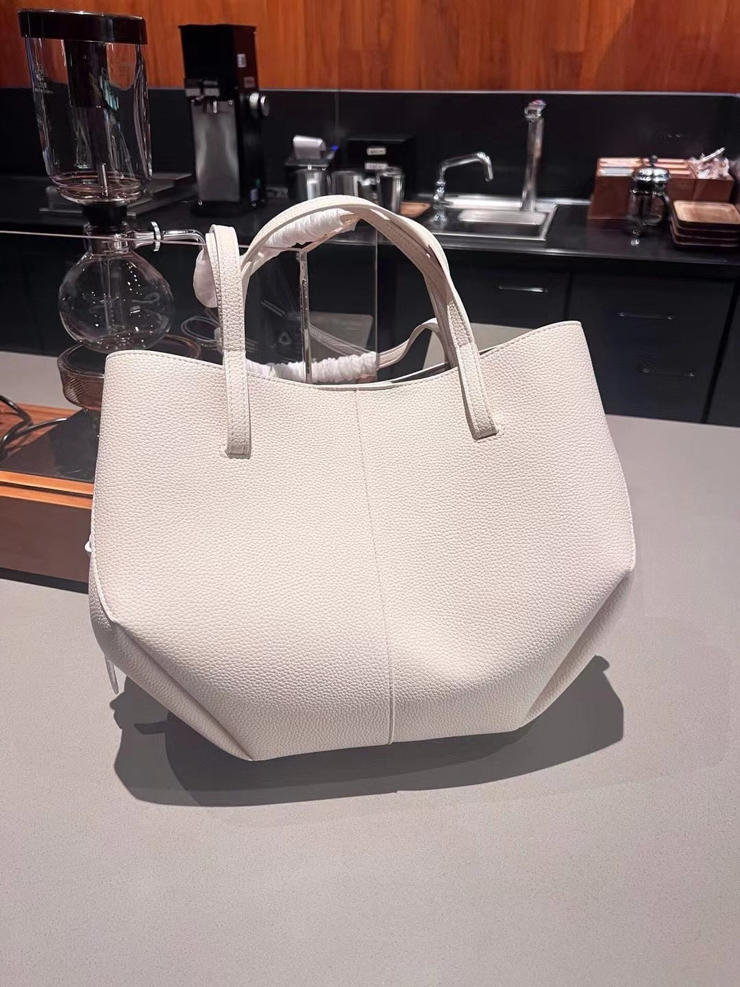 水桶包包女式2024新款斜挎包韩版时尚百搭简单软皮出门上班小拎包