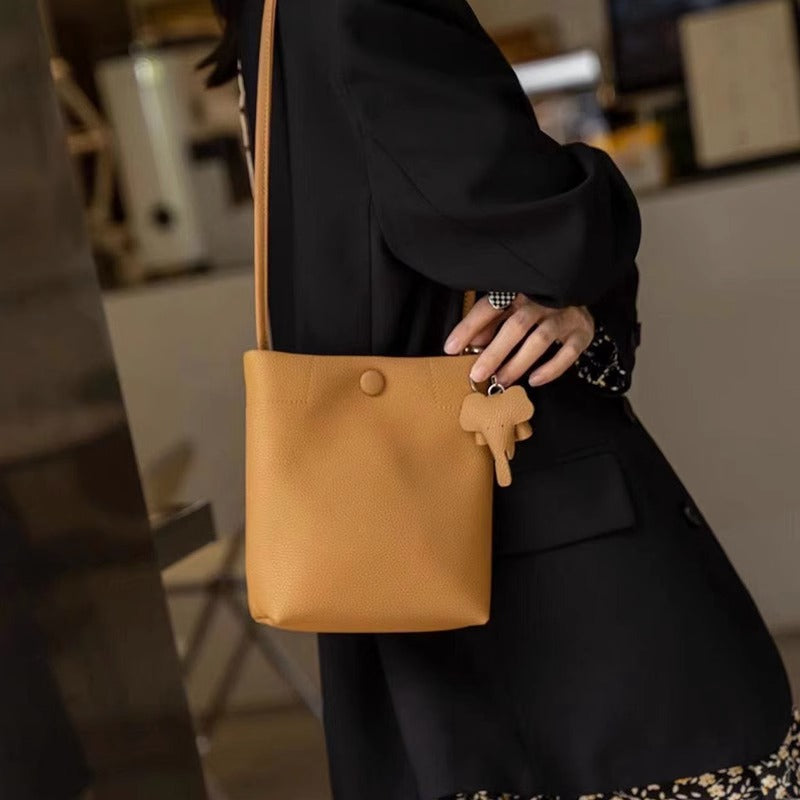 卡通小象真皮斜跨包竖款简约休闲托特包ins软皮女士单肩包小包包