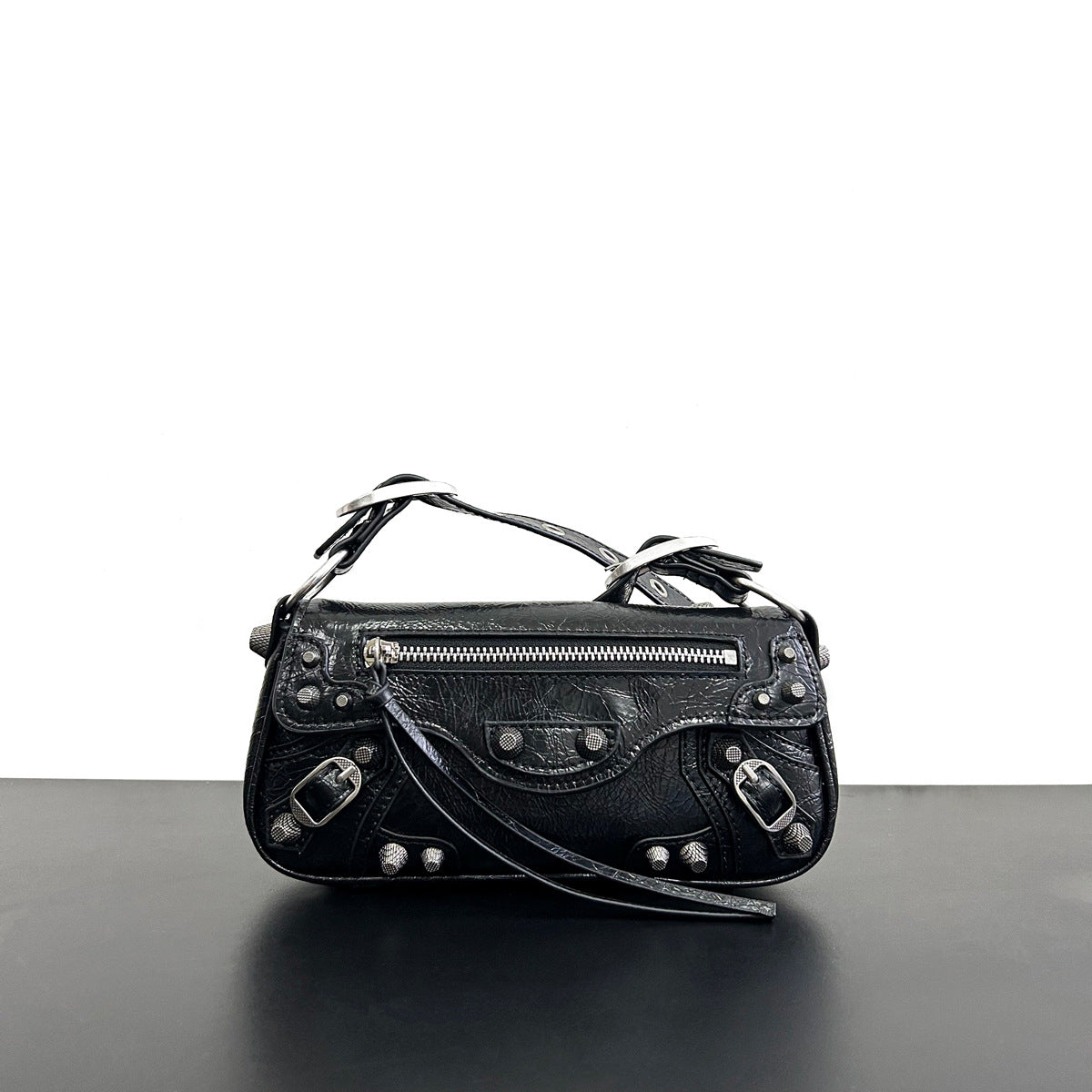 2023新款网红同款时尚暗黑机车铆钉设计方形包单肩斜挎包包中性包