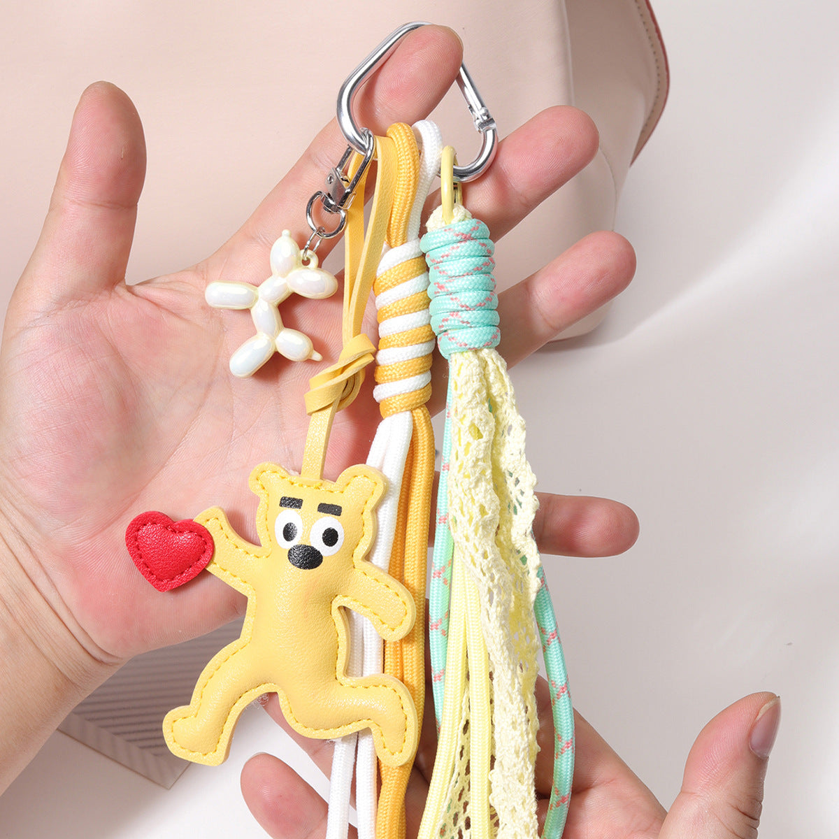 工厂原创配搭PU皮革欢乐点赞爱心小熊包包挂件气球狗编制挂绳定制