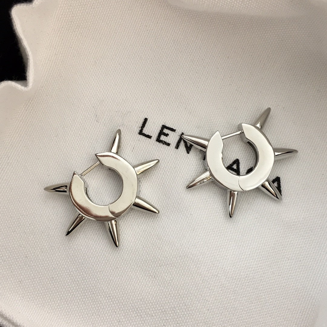 巴黎家21新款六角柳丁耳环女高级感个性朋克风几何形光面气质耳扣