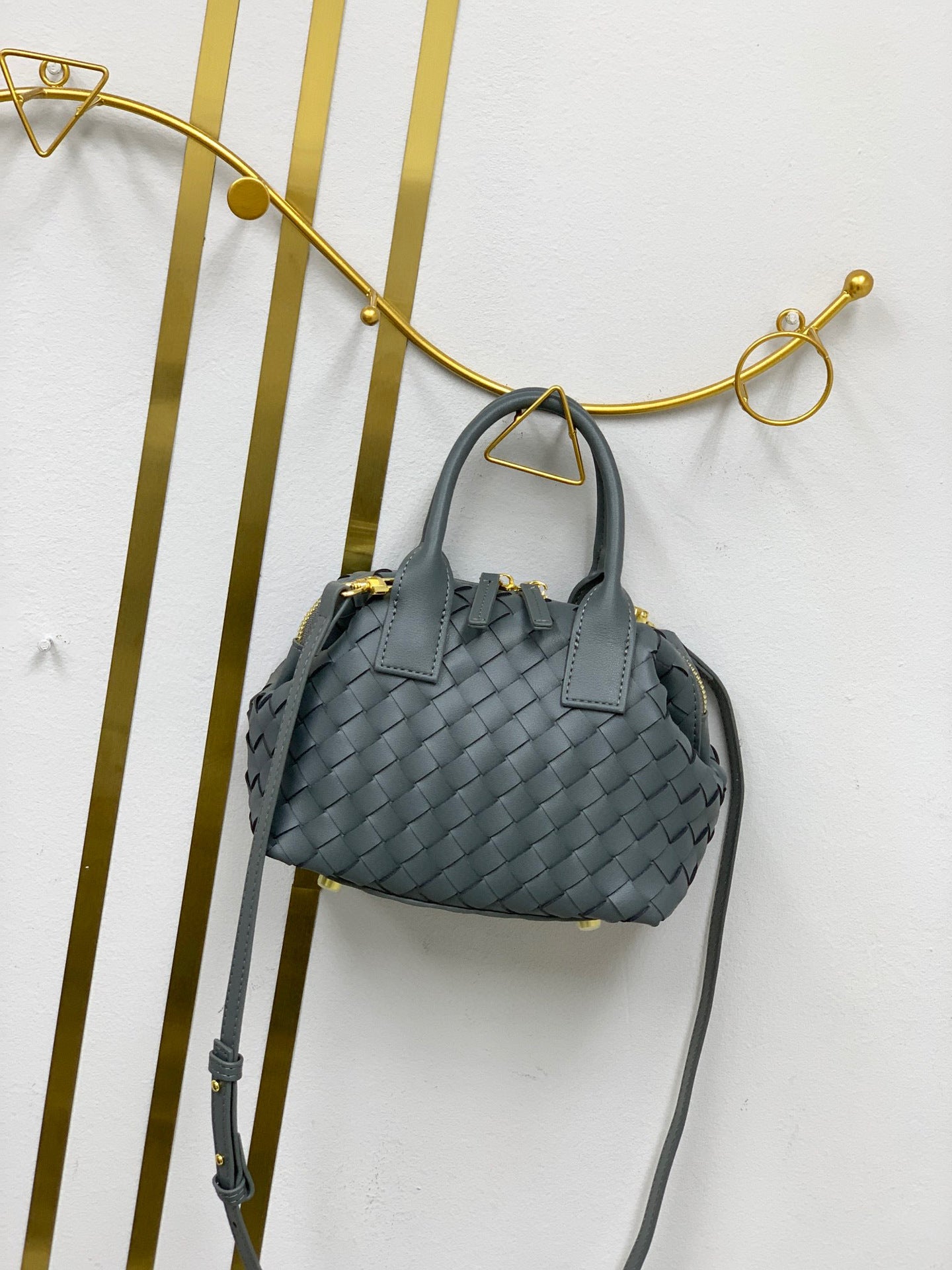 包包女2024新款真皮手工编织保龄球包女斜挎单肩小众波士顿手提包