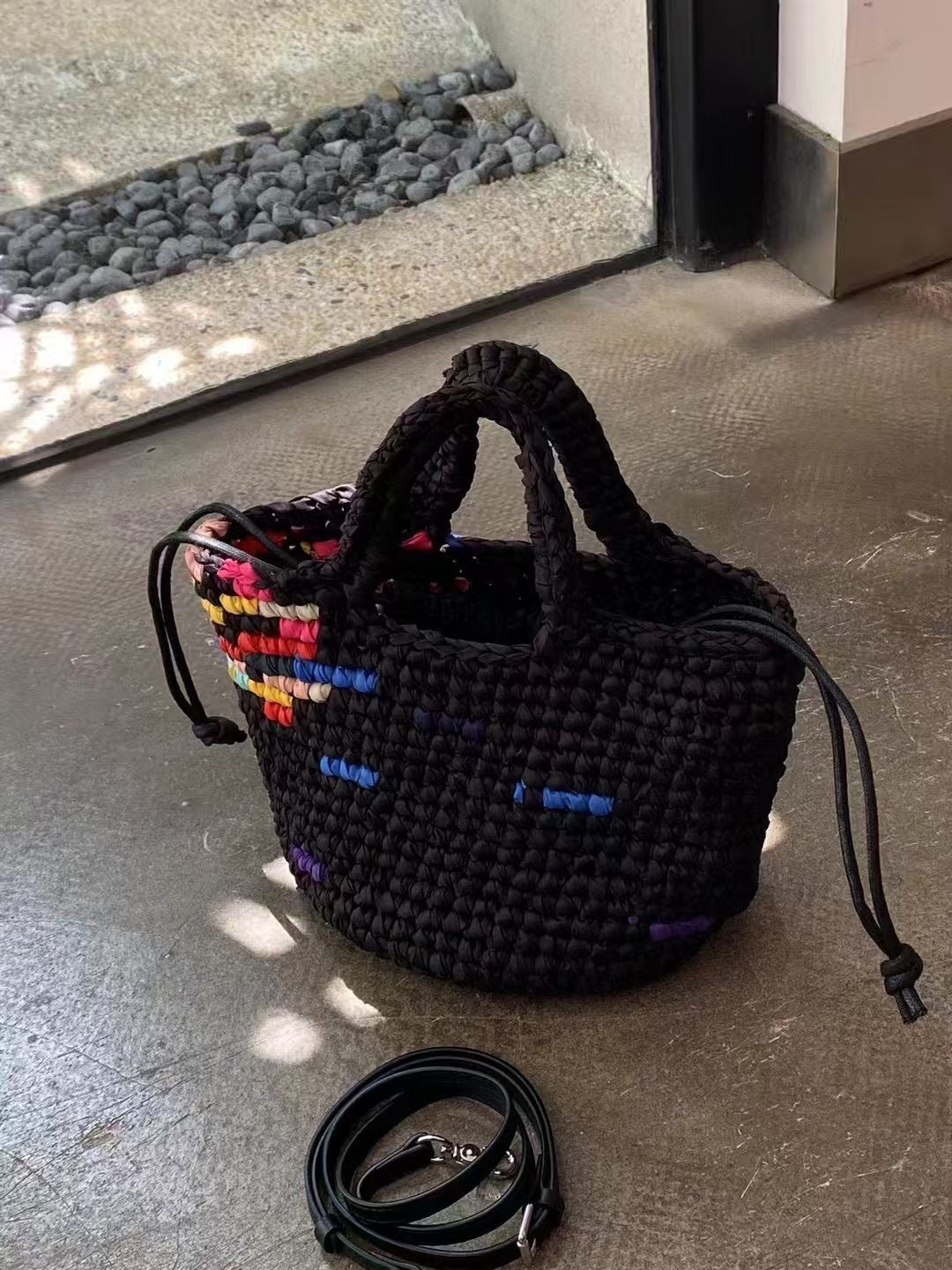 2025新品网红同款时尚百搭暗黑撞色手工编织设计小众手提斜挎包潮
