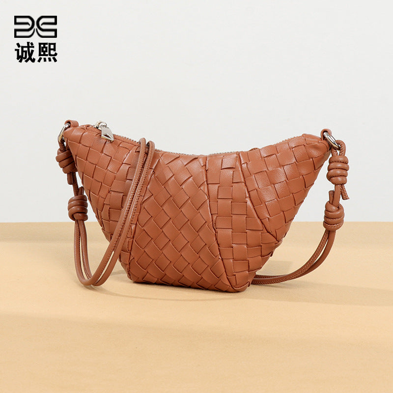 个性潮流新款手工编织牛角包时尚高级感单肩包复古质感软皮斜挎包