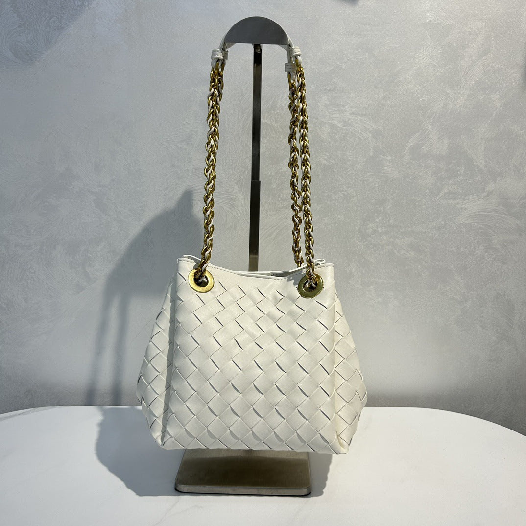 2025新款女士链条降落伞包纯手工真皮编织包百搭通勤单肩斜挎包潮