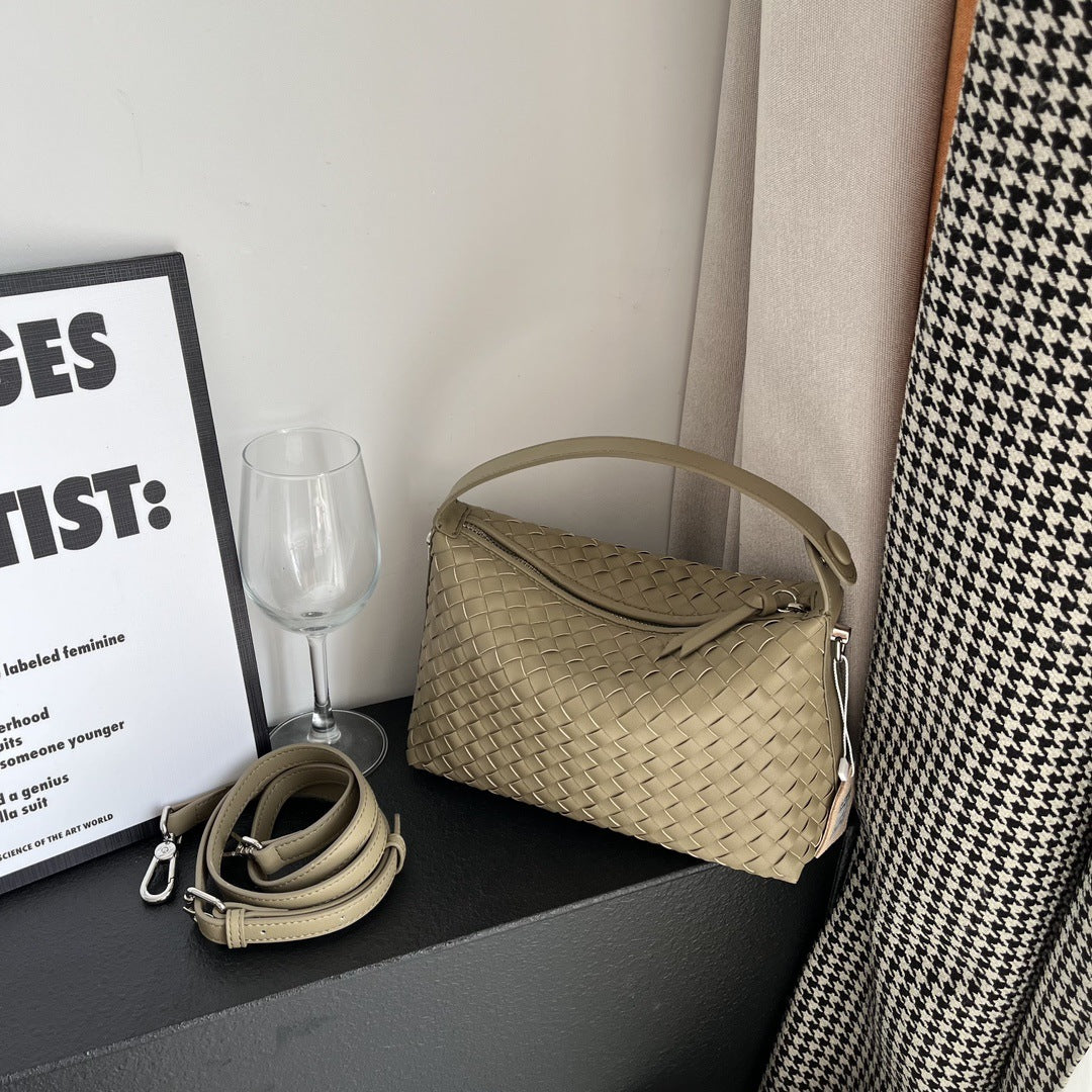 亚马逊小众真皮编织饺子包牛皮流浪风斜挎包女枕头包手拎包批发