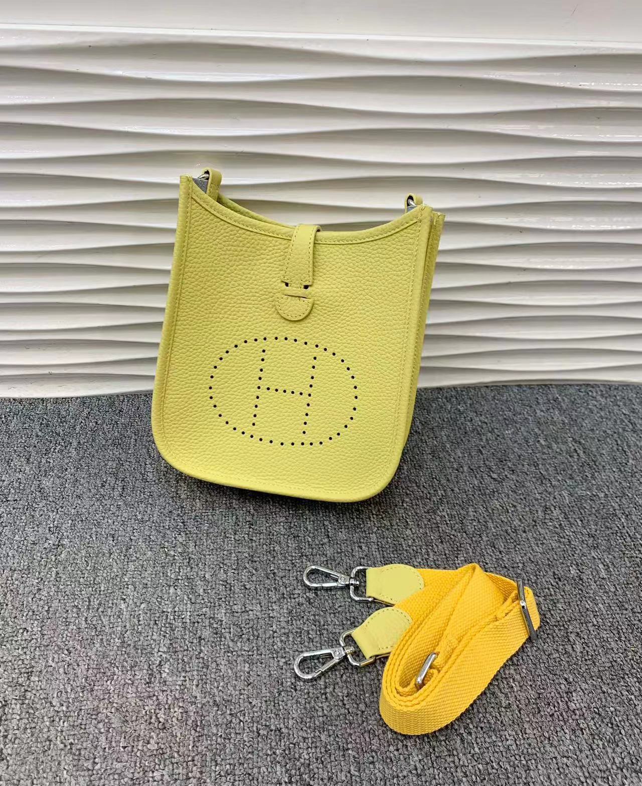 洋气小包包女2024新款字母镂空信封包潮韩版简约时尚单肩斜挎包包