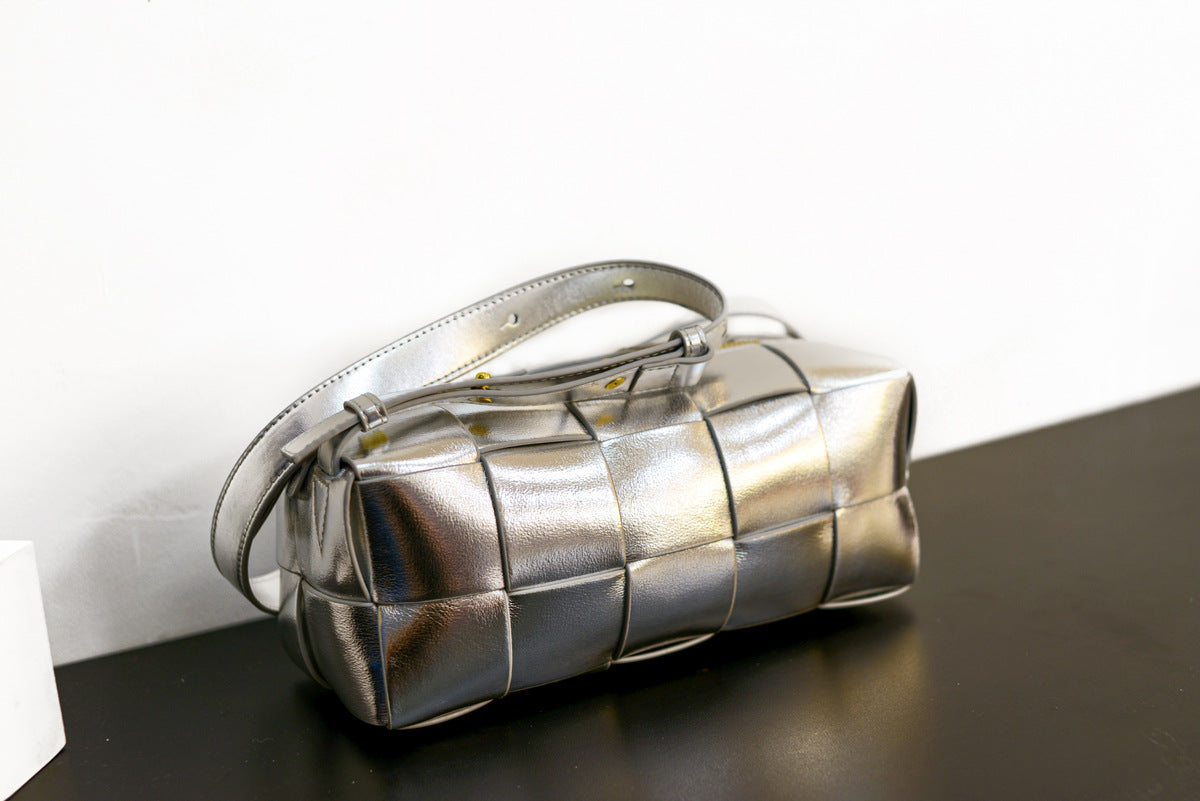 腰包真皮女包编织包包2022新款单肩斜挎胸包女简约时尚轻奢