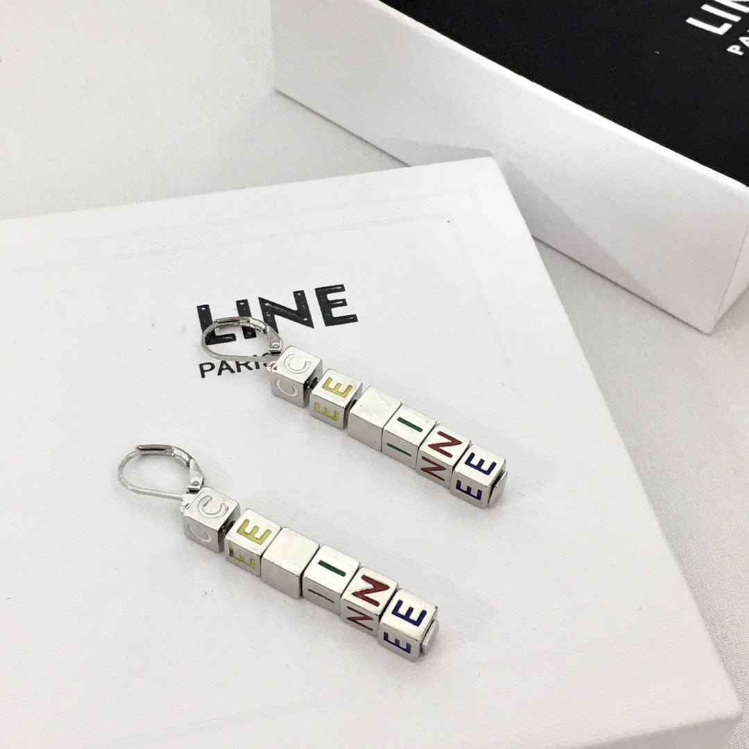 赛林家新款方块字母耳环女高级感个性气质骰子吊坠CEL风珐琅耳扣