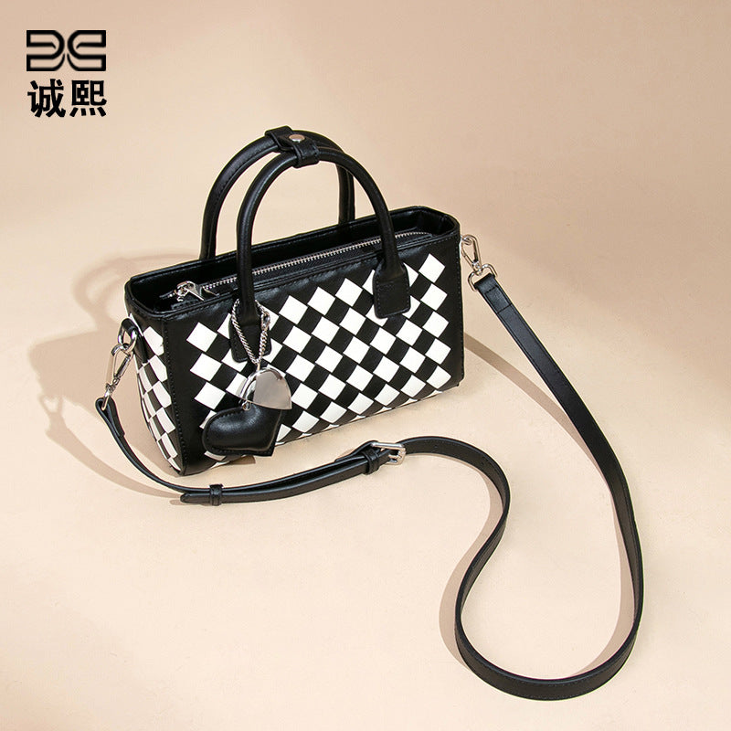 春夏个性潮流棋盘格手工编织女包手拎百搭设计感单肩斜挎小方包包