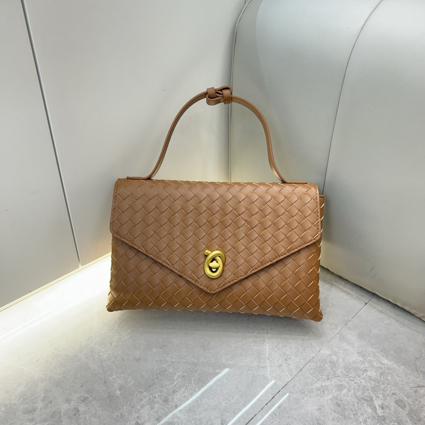 真皮编织小方盒女包2025春季新款时尚百搭锁扣大容量手提斜跨包女