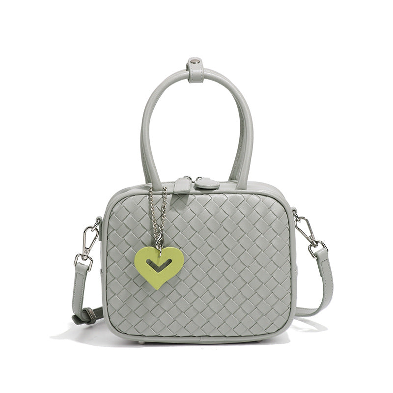 甜妹时尚斜挎女包爱心挂件手拎包化妆包轻便大容量编织单肩枕头包