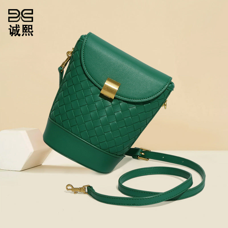 外贸跨境水桶包包小众设计新款马卡龙单肩女包简约潮大容量斜挎包