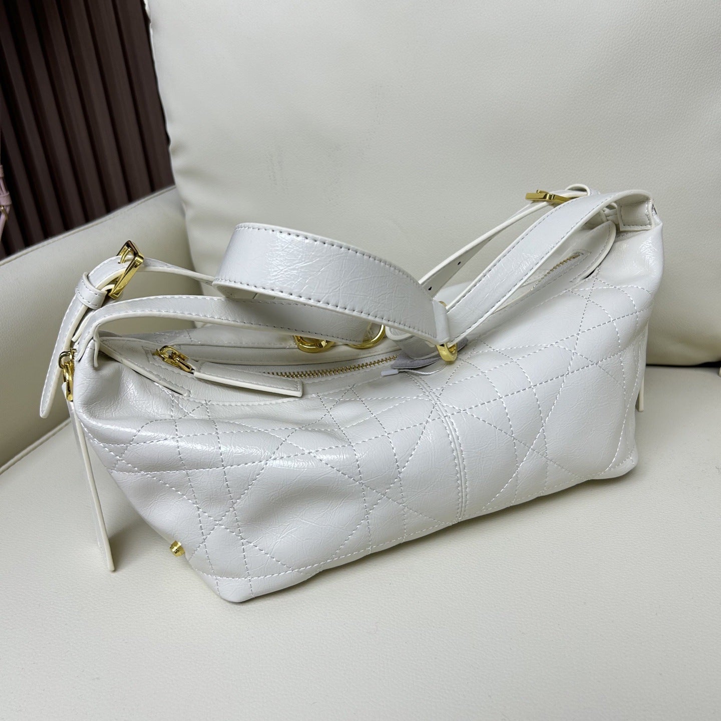 2025新款头层牛皮平纹爆裂纹饺子包油蜡松弛慵懒百搭休闲饭盒包女