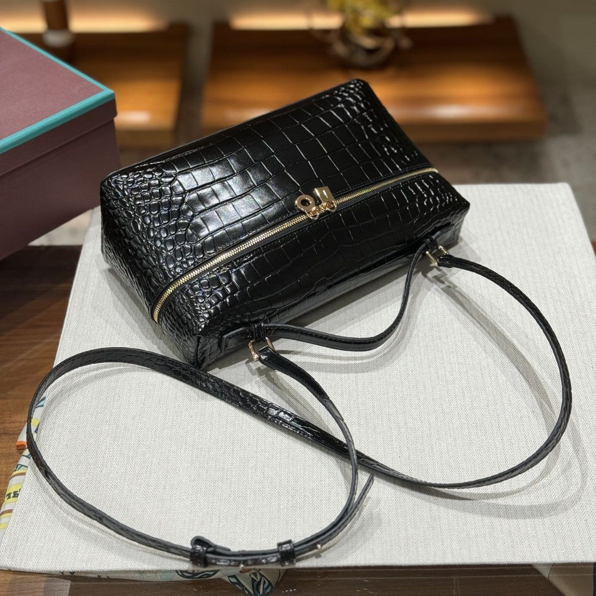 头层牛皮LP27饭盒包女高级感鳄鱼纹手提凯莉包2025新款单肩化妆包