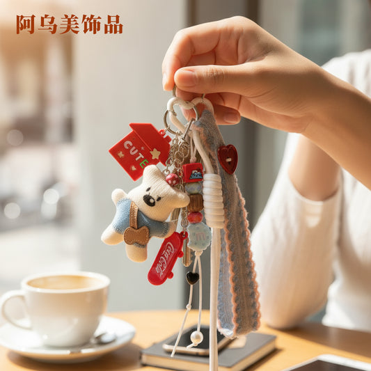 棉花毛绒小熊包包挂饰挂件时尚简约轻奢风百搭挂饰彩色串珠滑板车